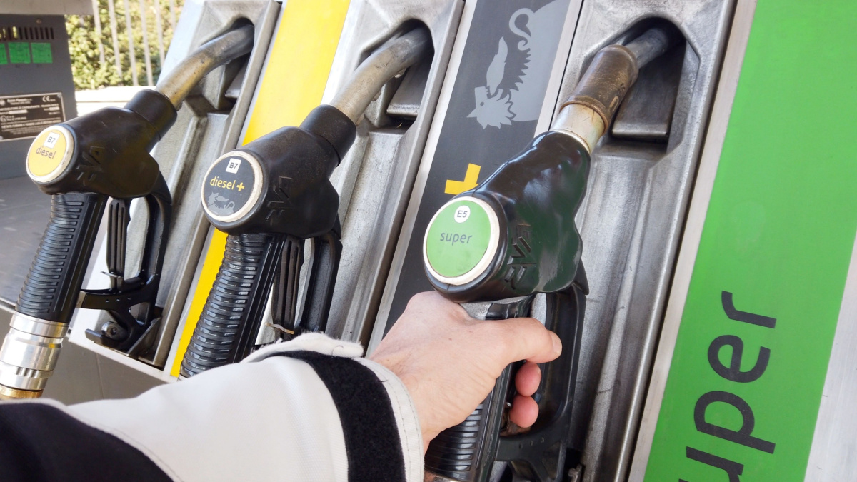 South African motorists prepare for petrol price hikes tomorrow – Daily ...