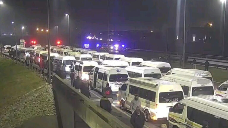 Cape Town taxi strike spirals into deadly violence – Daily Investor