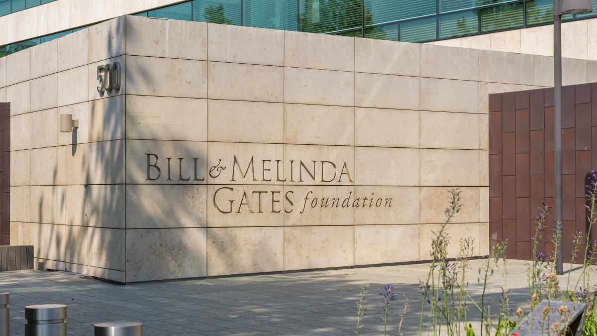 Bill Gates sells Microsoft shares Daily Investor